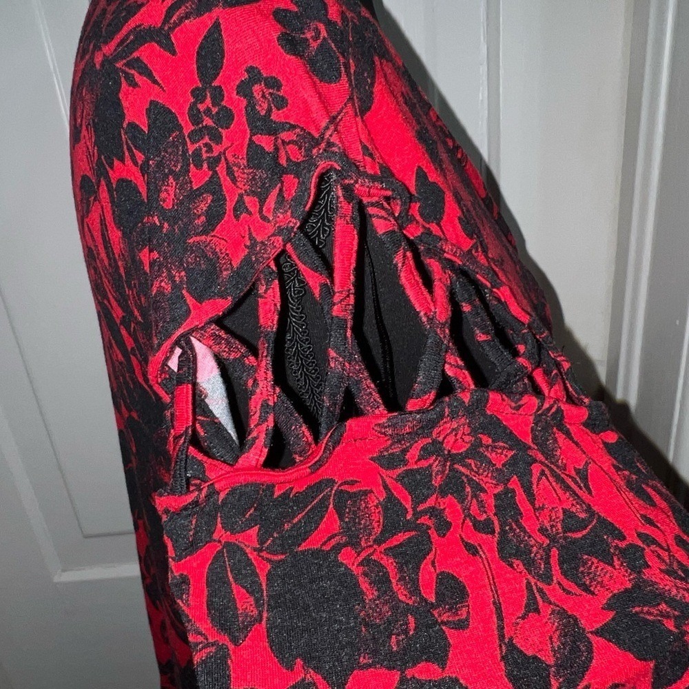 Women's juniors Rock & Republic Red and Black Floral Blouse, size 2X goth grunge - Picture 3 of 7